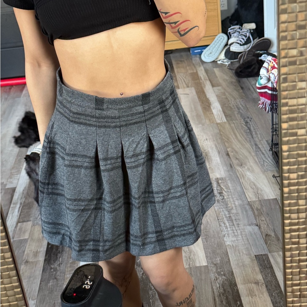 Grey pleaded mini skirt